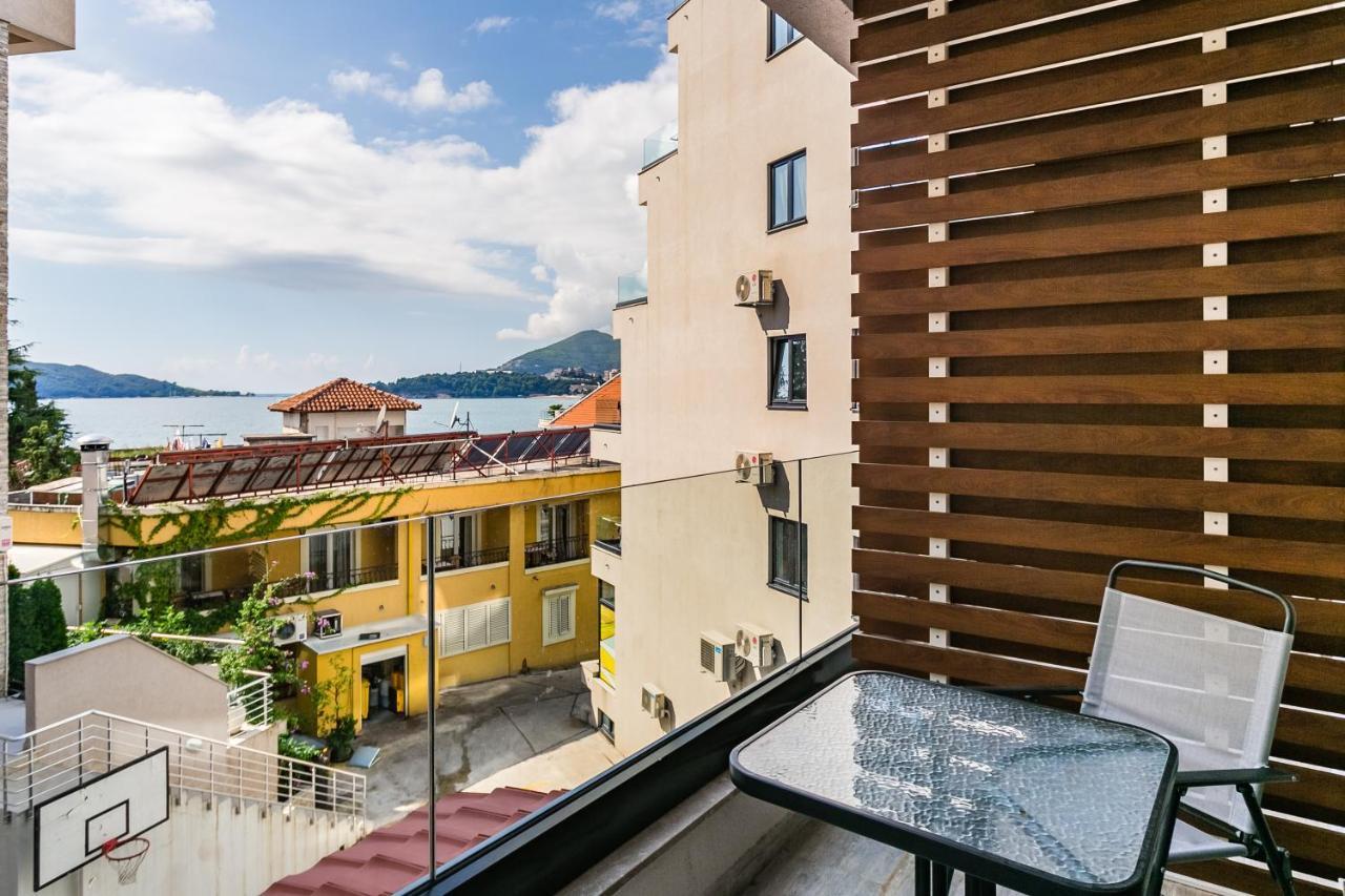 Apartments Beatrice Rafailovici Exterior photo