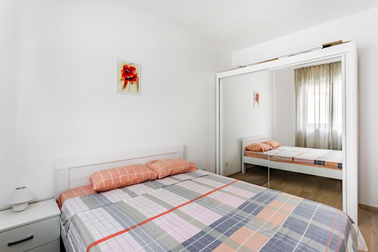 Apartments Beatrice Rafailovici Exterior photo